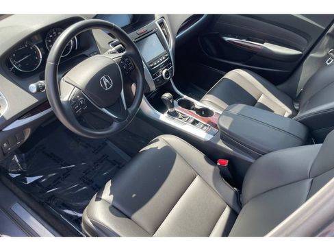 Certified 2017 Acura TLX FWD image 9