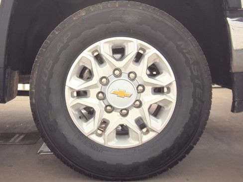 Used 2023 Chevrolet Silverado 2500 LT w/ Convenience Package AWD/4WD image 9