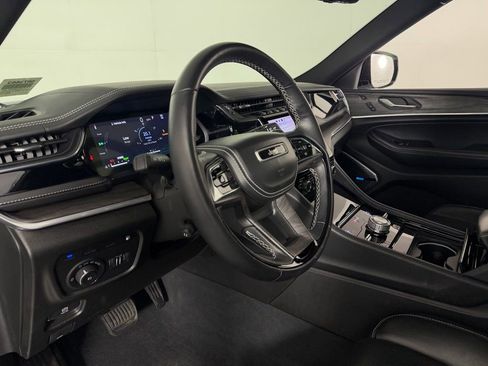 Used 2023 Jeep Grand Cherokee Overland w/ Advanced Protech Group III AWD/4WD image 15