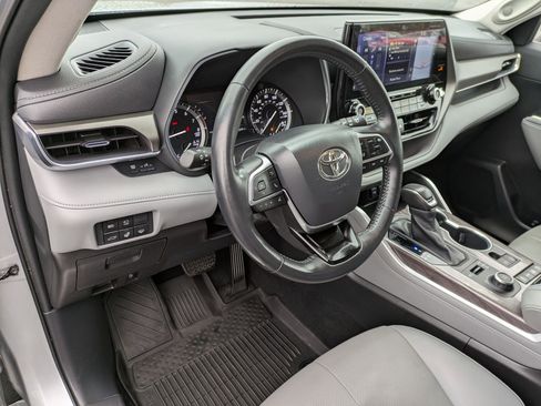 Used 2021 Toyota Highlander Limited image 8