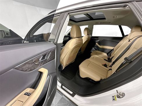 Used 2025 Audi Q8 Premium Plus w/ Premium Plus Package image 16