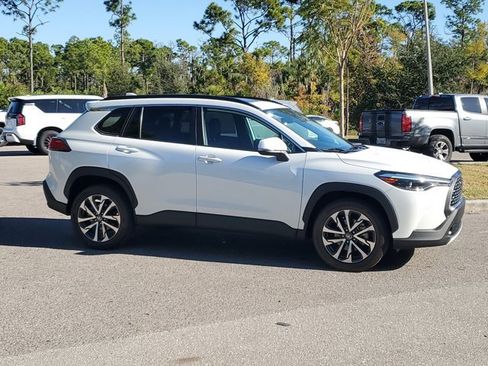 Used 2023 Toyota Corolla Cross XLE image 2