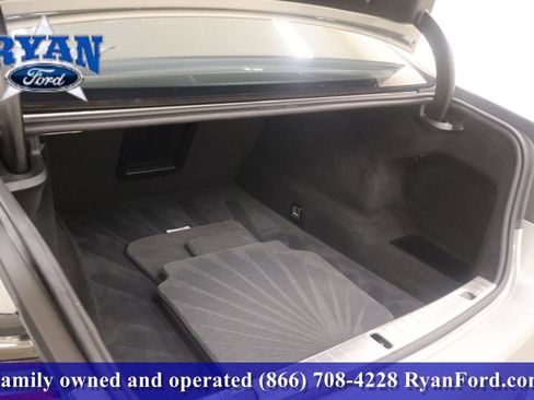 Used 2022 BMW 750i xDrive w/ Executive Package image 7