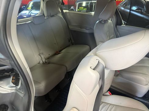 Used 2014 Toyota Sienna Limited image 37