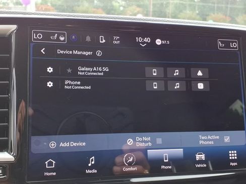 Used 2023 Chrysler Pacifica Touring-L FWD image 7