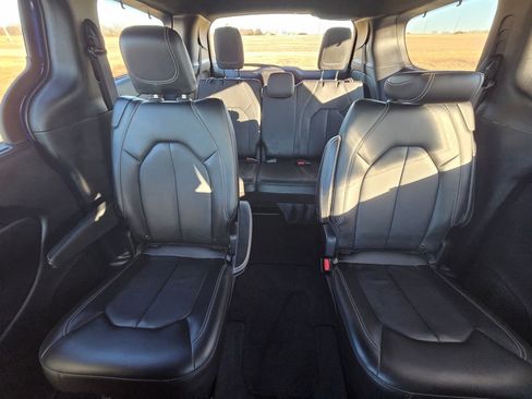 Used 2020 Chrysler Pacifica Touring-L w/ Advanced Safetytec Group image 26