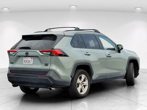 Used 2021 Toyota RAV4 XLE w/ Convenience Package image 6