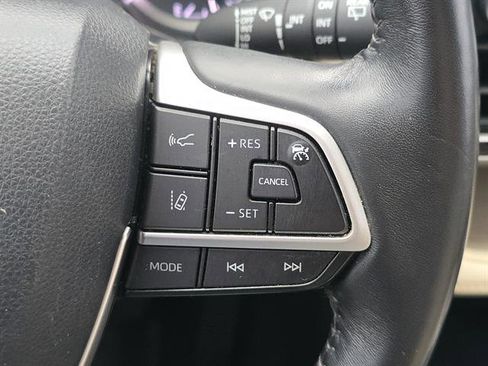 Used 2023 Toyota Highlander XLE image 20