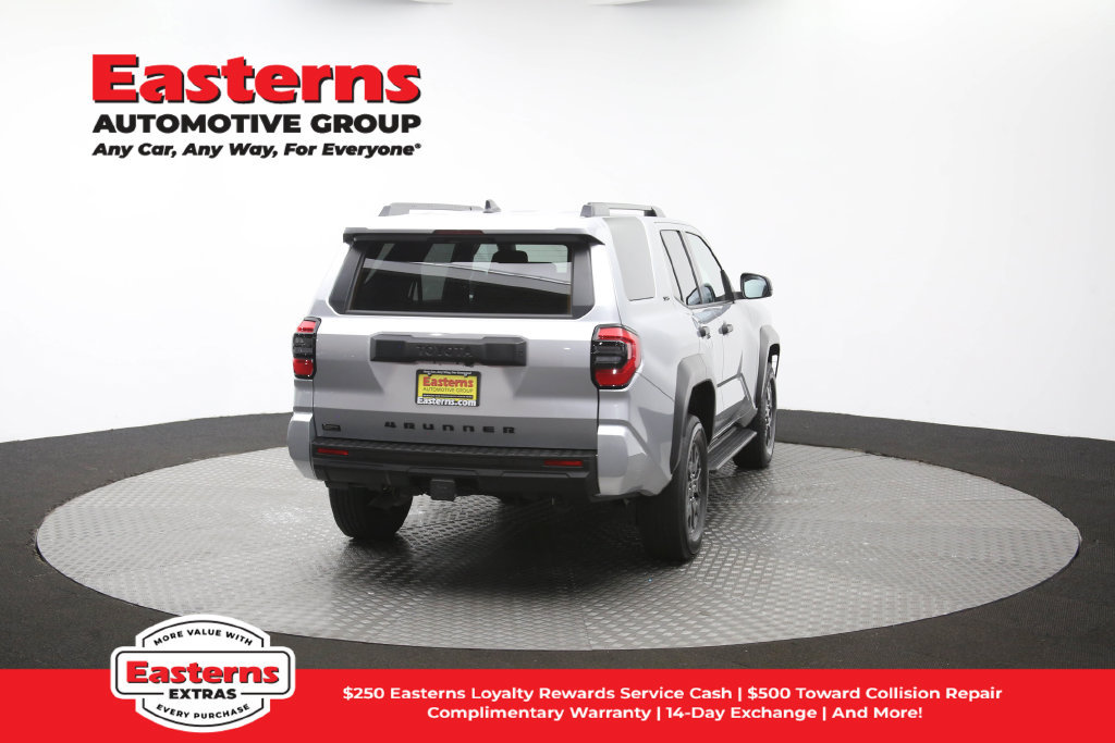Used 2025 Toyota 4Runner SR5 AWD/4WD image 38