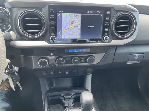 Used 2022 Toyota Tacoma SR5 AWD/4WD image 18