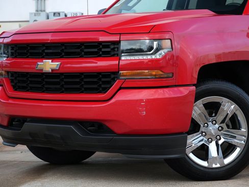 Used 2018 Chevrolet Silverado 1500 Custom w/ Custom Convenience Package RWD image 21