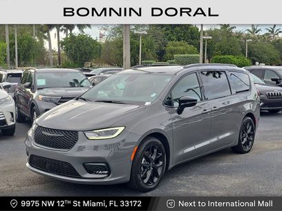 Used 2025 Chrysler Pacifica Limited