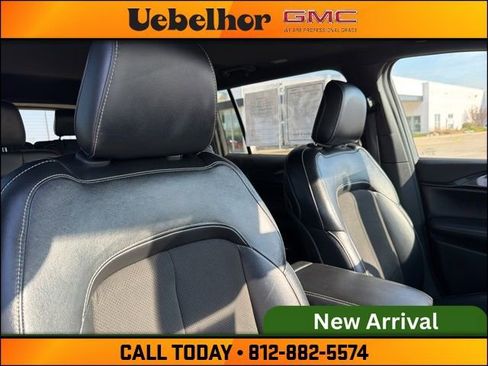 Used 2023 Jeep Grand Cherokee L Laredo image 4