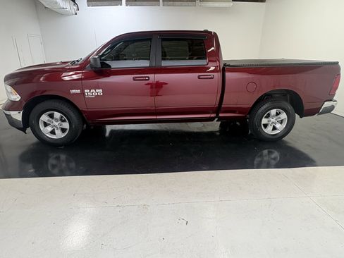 Used 2019 RAM 1500 Classic SLT image 4