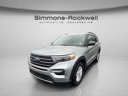 Used 2024 Ford Explorer XLT w/ Equipment Group 202A AWD/4WD image 1
