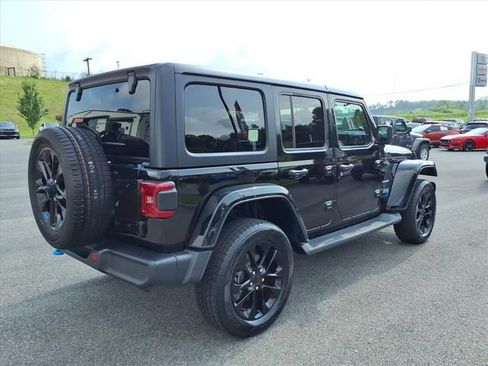 Used 2023 Jeep Wrangler Unlimited Sahara w/ Dual Top Group AWD/4WD image 4