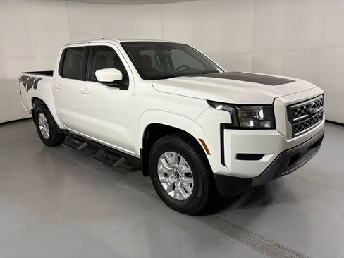 Used 2023 Nissan Frontier SV w/ Technology Package image 2