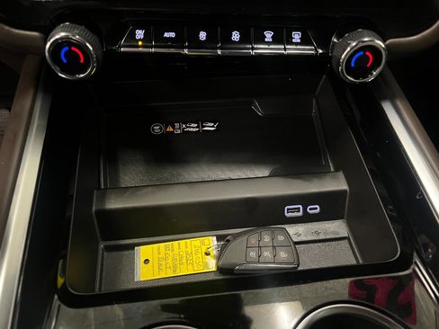 Used 2025 Chevrolet Suburban LT image 59