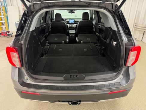 Certified 2021 Ford Explorer XLT w/ Equipment Group 202A AWD/4WD image 36