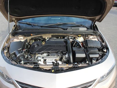 Used 2018 Chevrolet Malibu LT FWD image 8