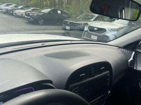 Used 2025 Kia Soul LX w/ LX Technology Package image 17