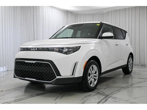 Used 2025 Kia Soul LX image 4