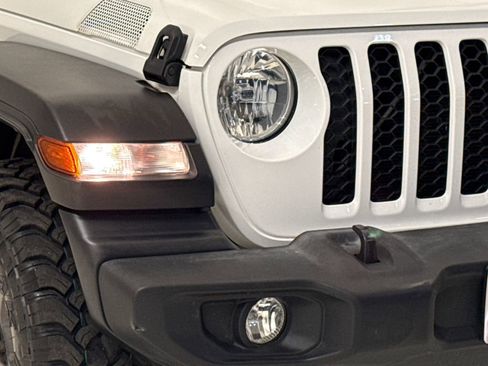 Used 2020 Jeep Gladiator Sport w/ Quick Order Package 24S AWD/4WD image 5