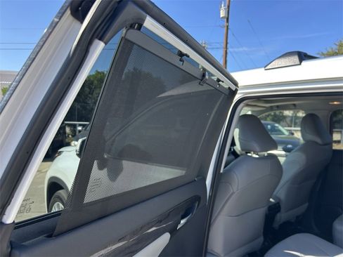 Used 2023 Toyota Highlander Platinum image 19