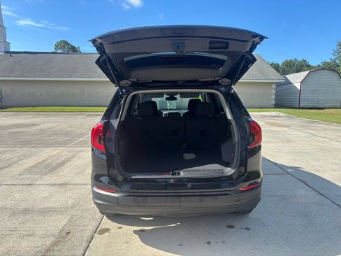 Used 2024 GMC Terrain SLE FWD image 17