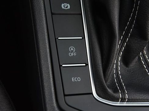 Certified 2025 Volkswagen Jetta Sport FWD image 17
