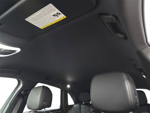 Used 2024 Porsche Macan image 28