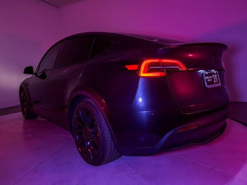 Used 2024 Tesla Model Y Performance AWD/4WD image 7