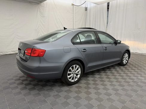 Used 2011 Volkswagen Jetta SE FWD image 6