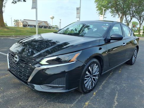 Used 2025 Nissan Altima 2.5 SV FWD image 3