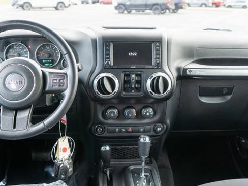 Used 2017 Jeep Wrangler Unlimited Rubicon w/ Connectivity Group image 15