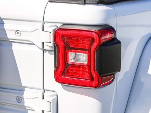 Used 2023 Jeep Wrangler Unlimited Sahara image 10