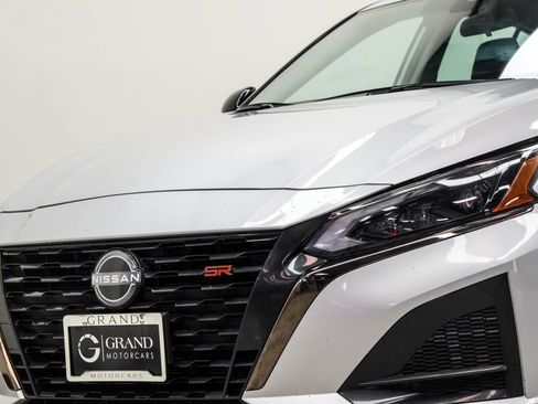 Used 2024 Nissan Altima 2.5 SR FWD image 2