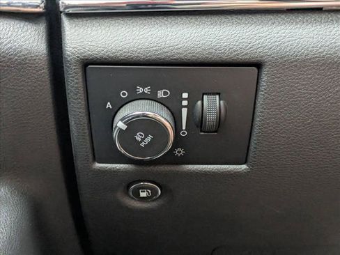 Used 2019 Jeep Grand Cherokee Overland w/ Interior Metal Package RWD image 15