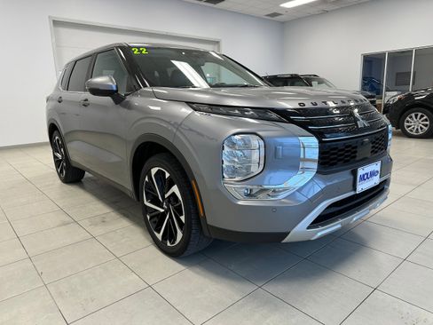 Used 2022 Mitsubishi Outlander SE image 4