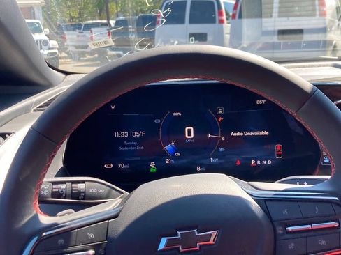 New 2025 Chevrolet Equinox EV RS w/ Convenience Package II FWD image 10