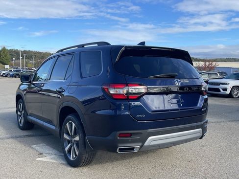 New 2025 Honda Pilot Touring image 5