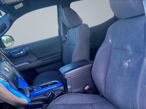 Used 2017 Toyota Tacoma TRD Sport w/ Premium & Technology Package AWD/4WD image 24