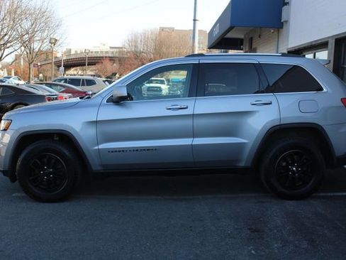 Used 2018 Jeep Grand Cherokee Laredo image 9