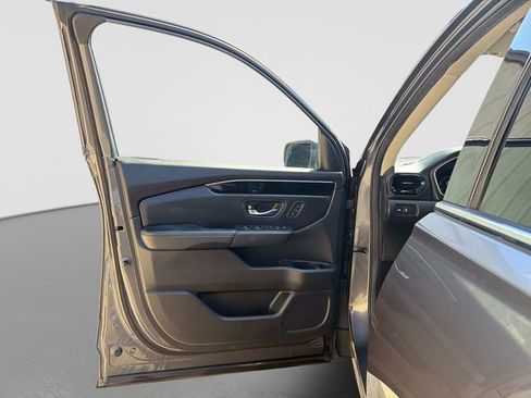 Used 2025 Honda Pilot Touring image 24