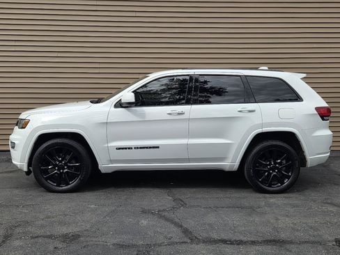 Used 2020 Jeep Grand Cherokee Altitude AWD/4WD image 2