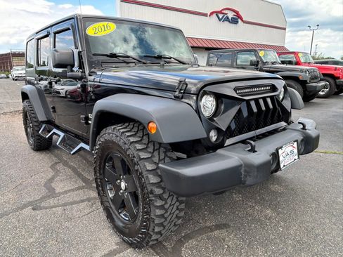 Used 2017 Jeep Wrangler Unlimited Sport w/ Quick Order Package 24S AWD/4WD image 3