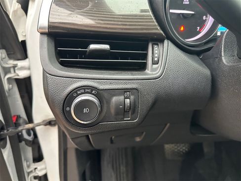 Used 2020 Buick Envision Essence image 30