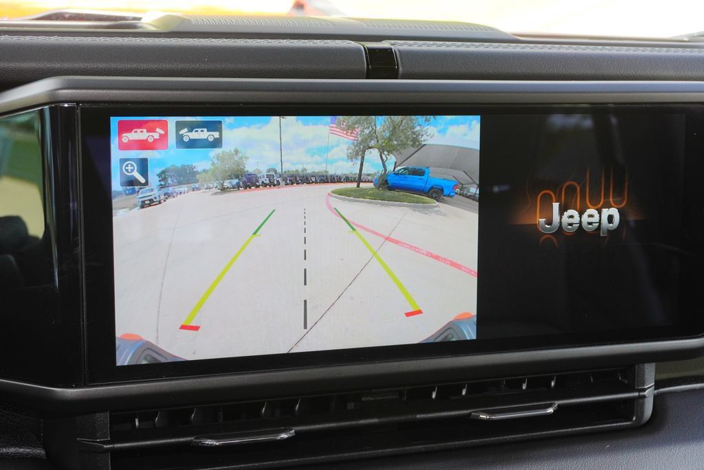 Used 2024 Jeep Gladiator Mojave AWD/4WD image 13