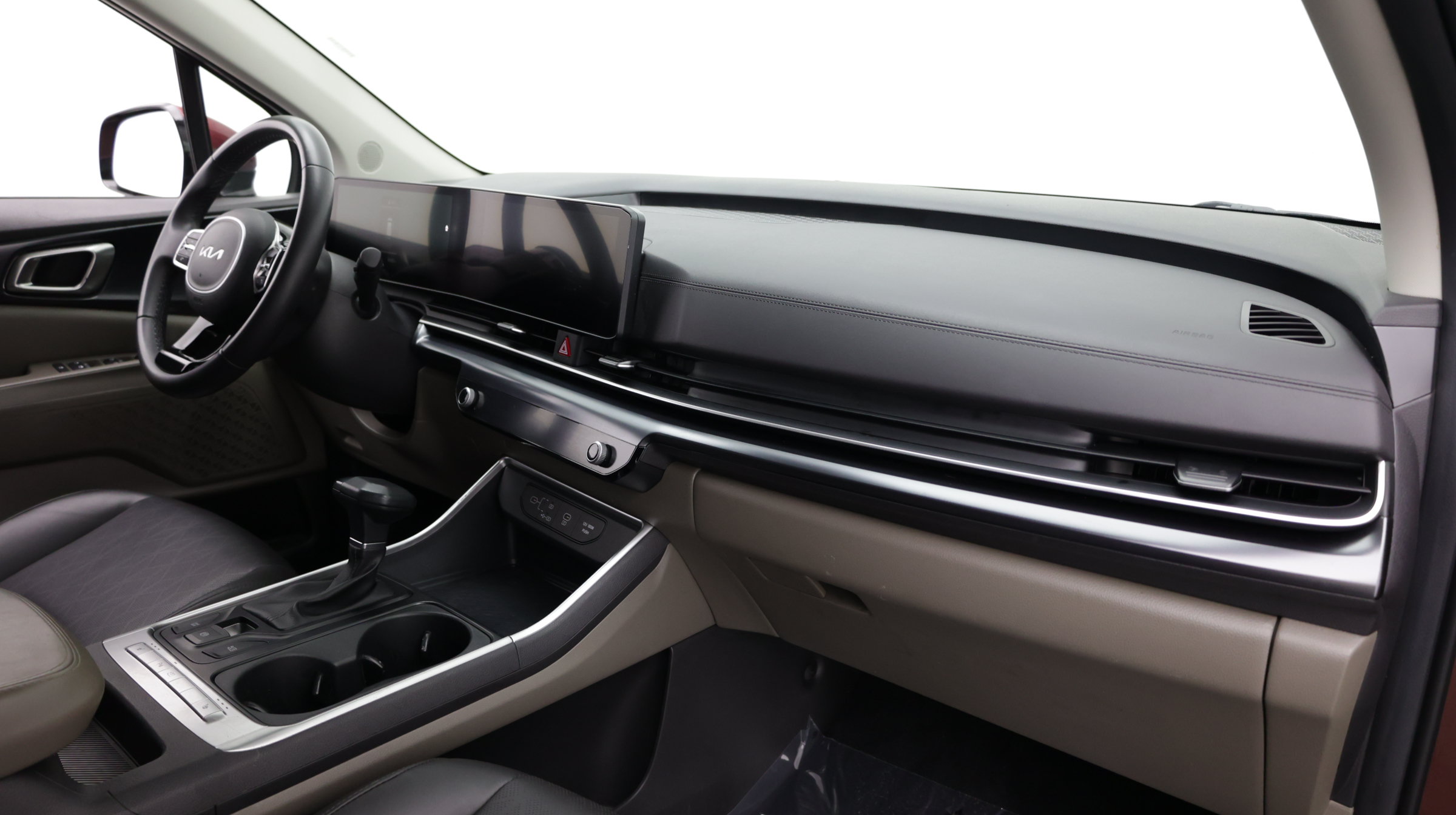 Used 2025 Kia Carnival FWD image 39