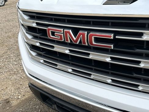 Used 2025 GMC Sierra 1500 SLE image 30